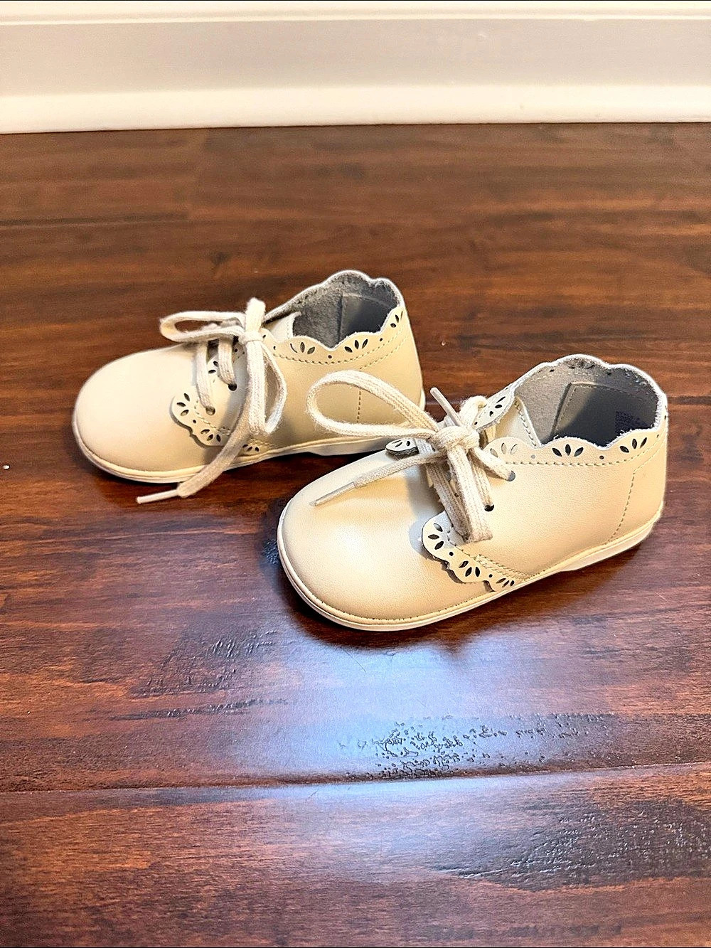 Angel L’Amour Scalloped Lace-Up Dress Shoes in Cream